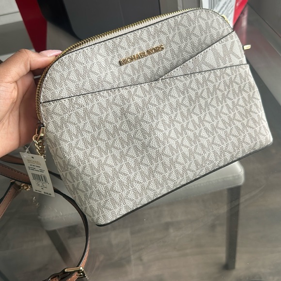 Michael Kors Bag Jet Set Travel Md Dome cross Body Vanilla 35F1GTVC6B - Picture 1 of 3